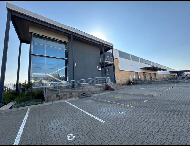 5,860M² WAREHOUSE TO LET IN GOSFORTH PARK